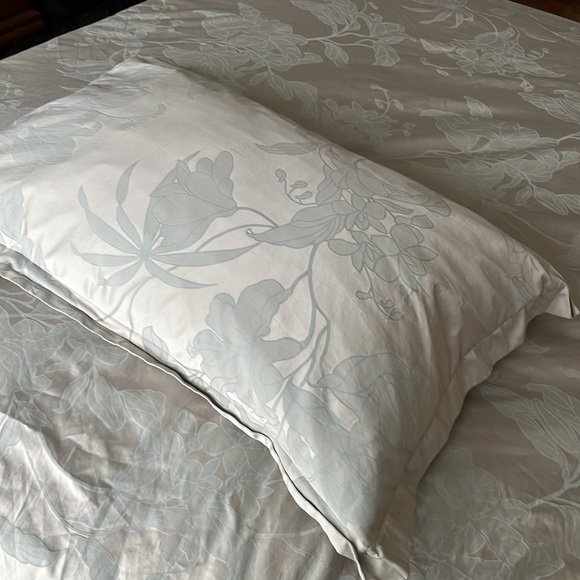 Pasaya king bed set - Picture 3 of 9